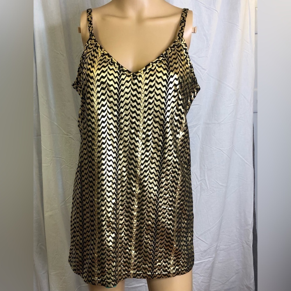 No boundaries, gold black chevron, print top with spaghetti straps and V-neck 2x